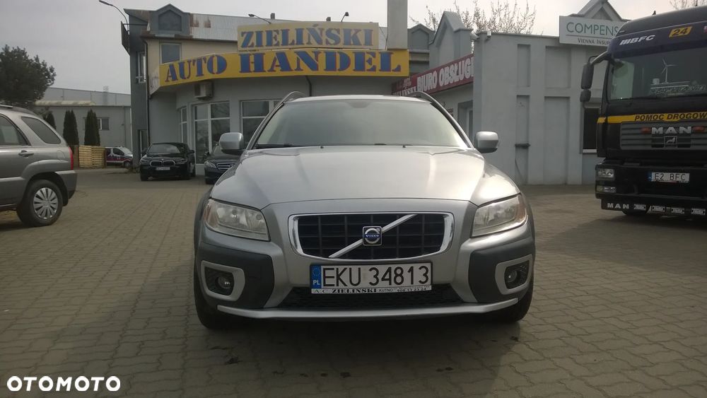 Volvo XC 70 D5 AWD Momentum - 8
