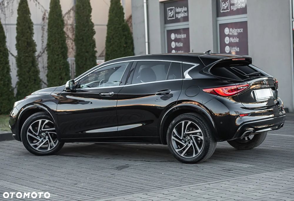 Infiniti Q30 1.6t Premium - 10
