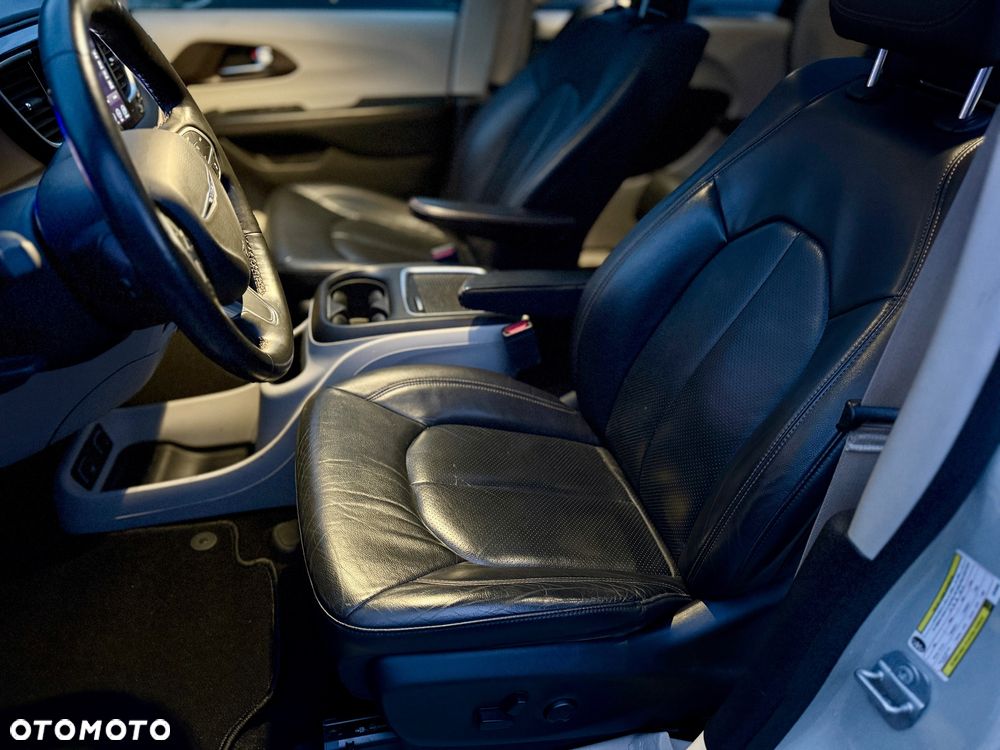 Chrysler Pacifica - 23