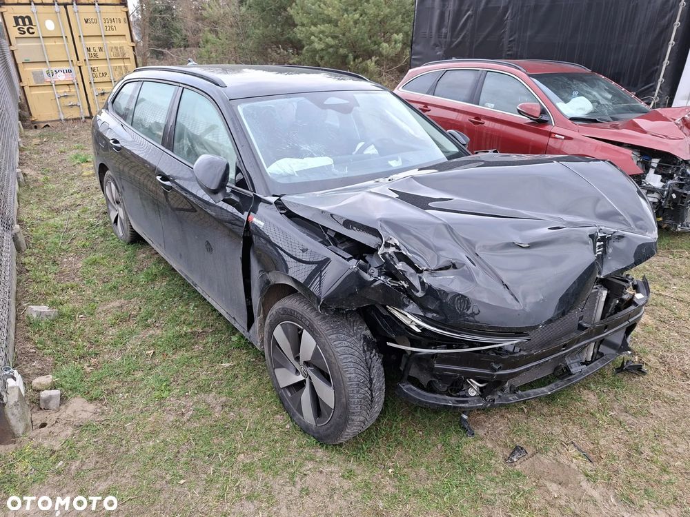 Volkswagen Passat - 1