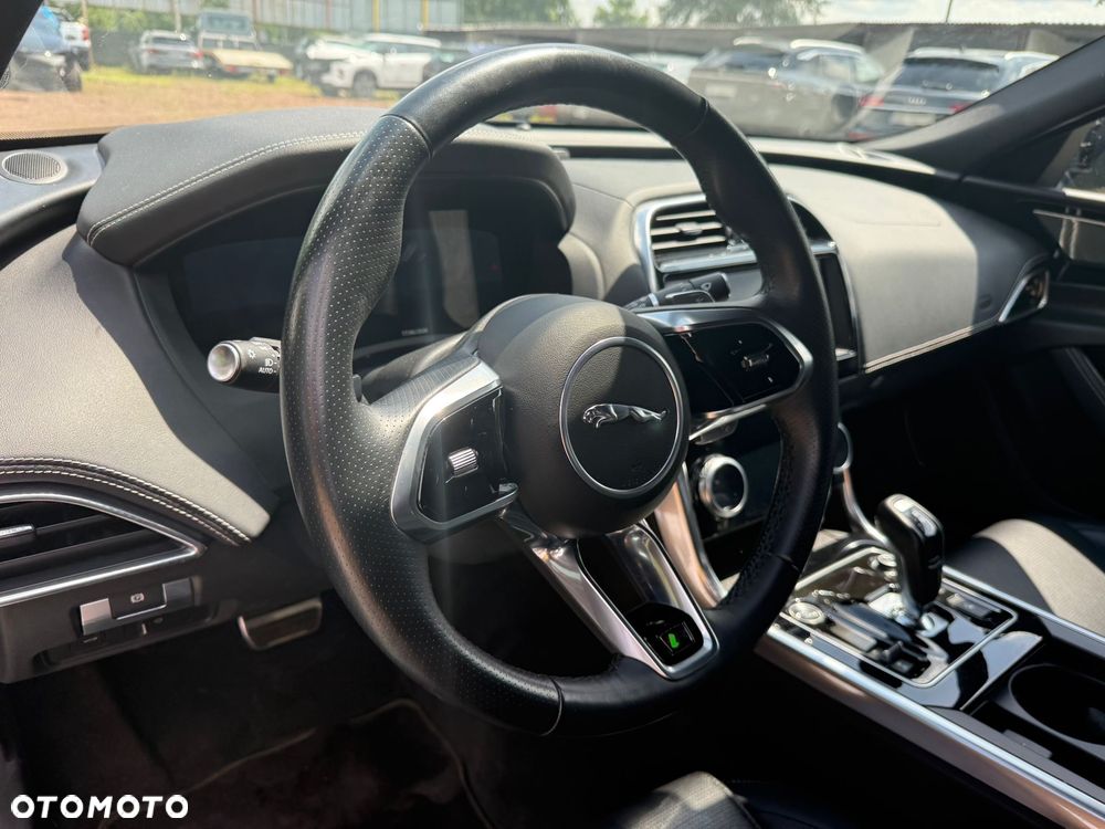 Jaguar XE 2.0 D200 mHEV R-Dynamic S - 16