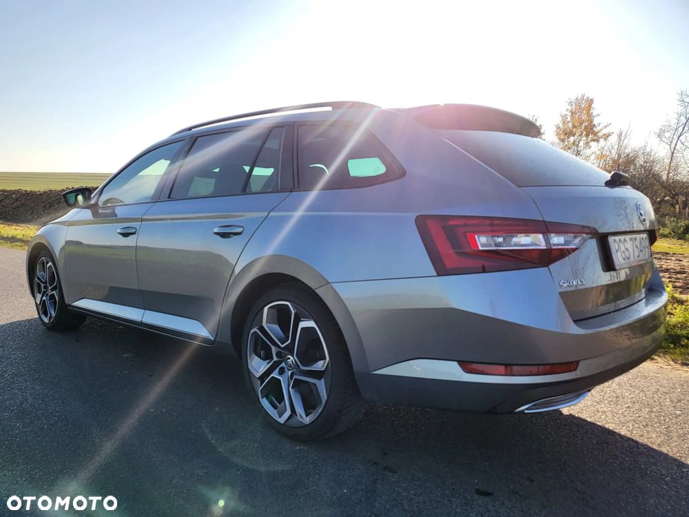 Skoda Superb 2.0 TDI Sportline DSG - 21