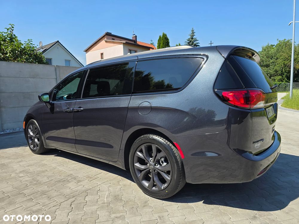 Chrysler Pacifica - 14