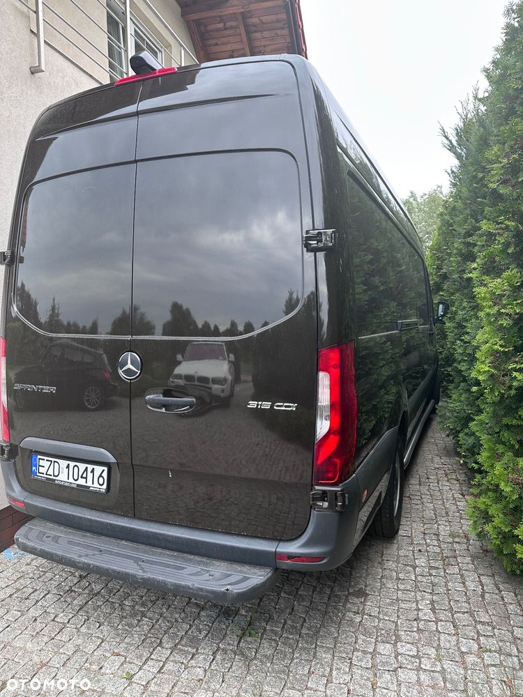 Mercedes-Benz Sprinter - 2