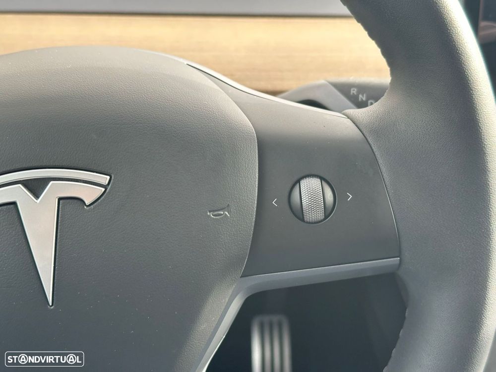 Tesla Model Y Long Range Dual Motor AWD - 19