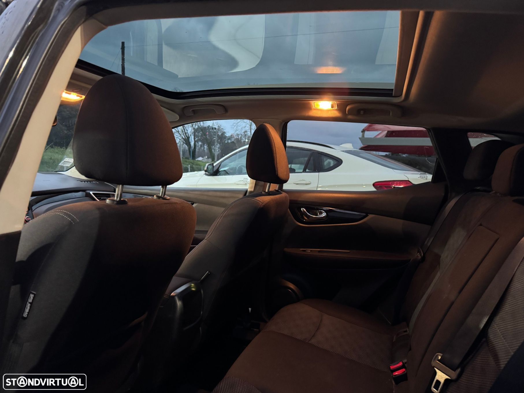 Nissan Qashqai 1.5 dCi N-Connecta 18 - 23
