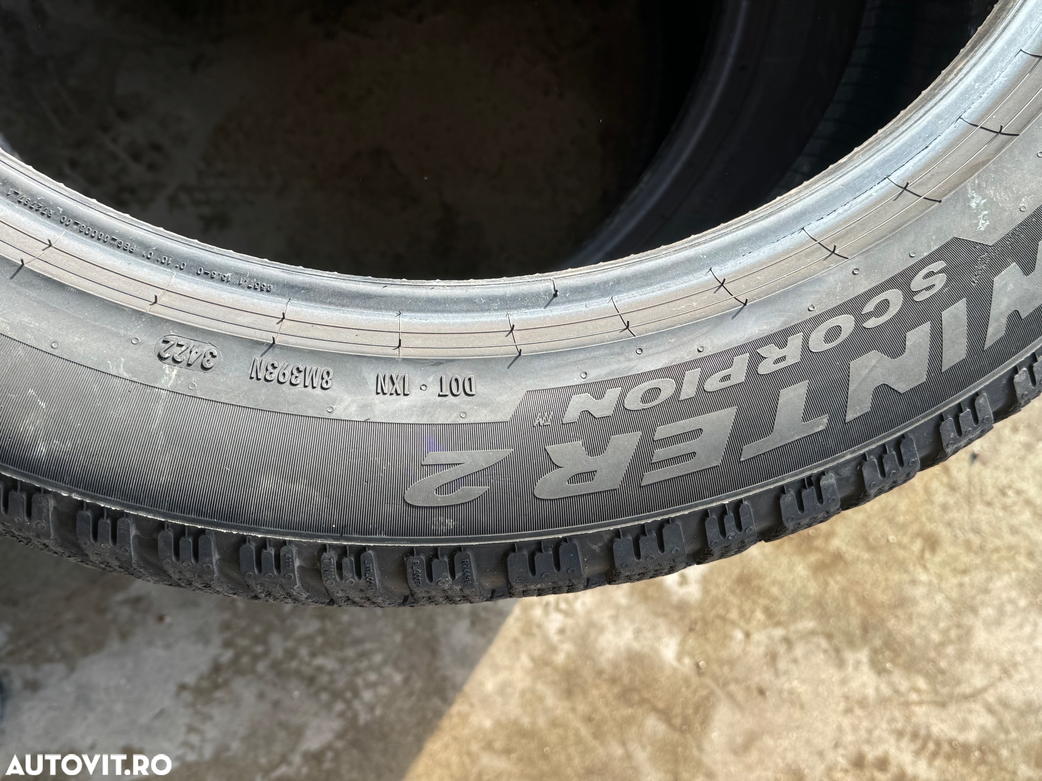 Vând 2 anvelope 275/45/21 Pirelli de iarnă sh - 6