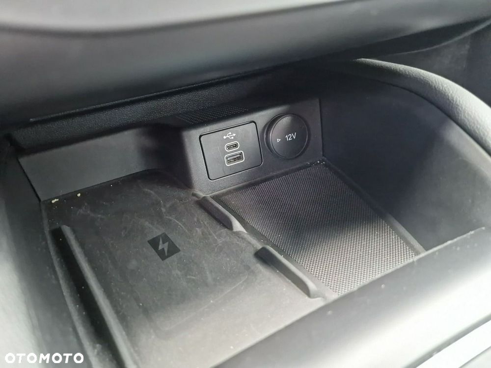 Ford Focus 1.0 EcoBoost Hybrid ST-LINE X - 28
