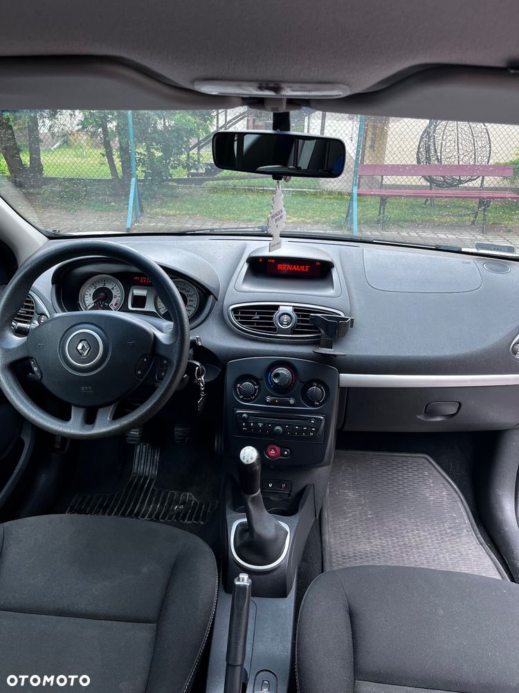 Renault Clio - 11