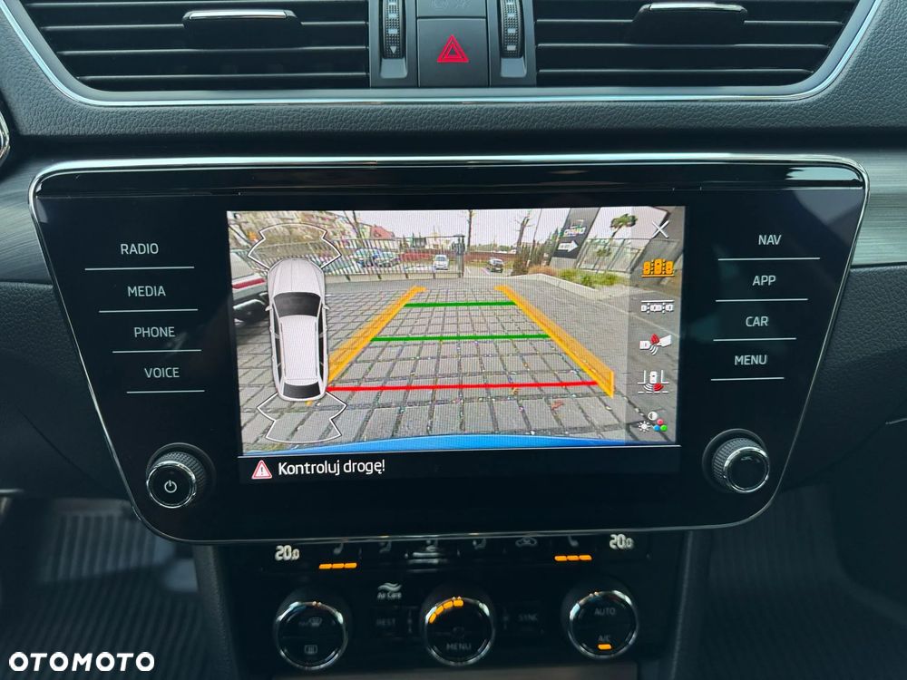 Skoda Superb 2.0 TDI SCR Style DSG - 32