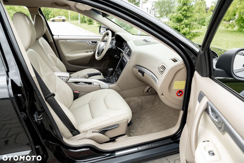 Volvo XC 70 AWD Momentum - 27