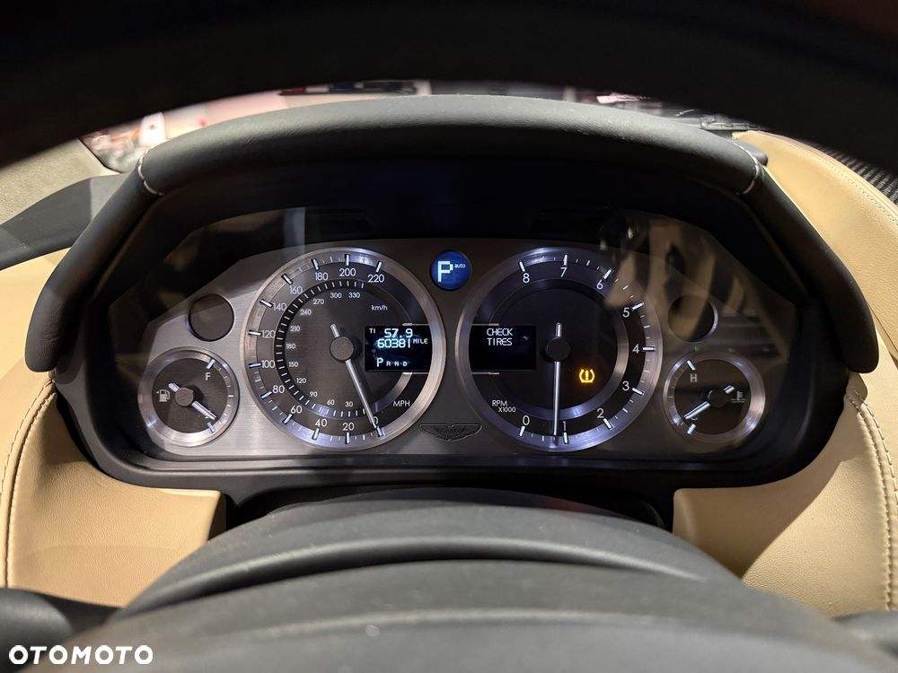 Aston Martin DB9 Standard - 31