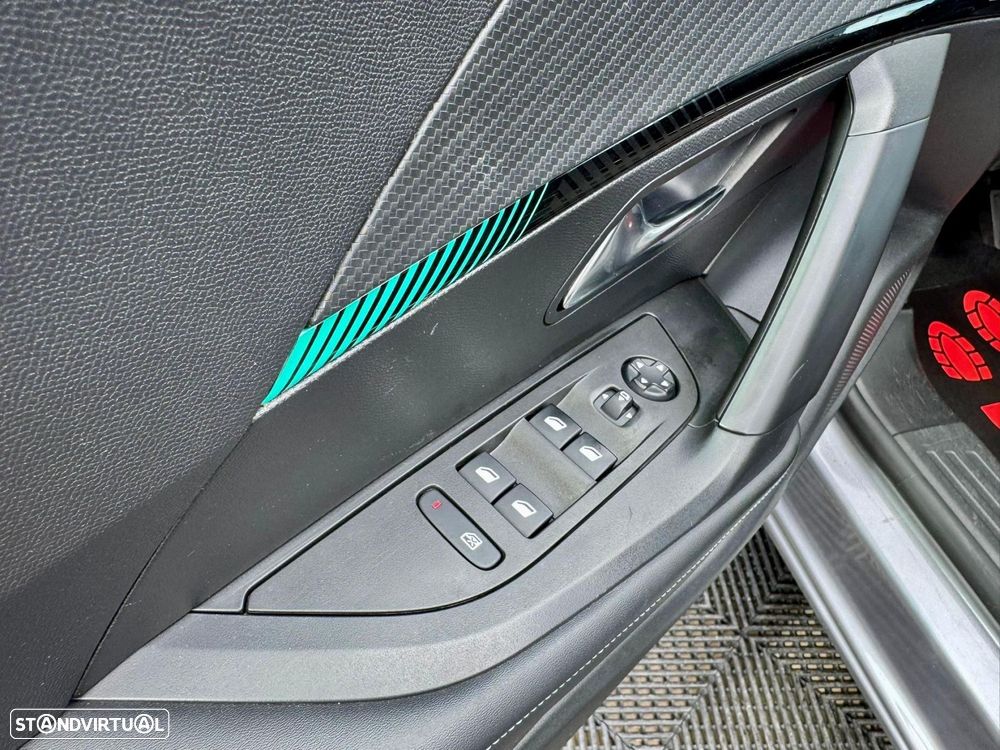 Peugeot 2008 1.2 PureTech Allure - 19