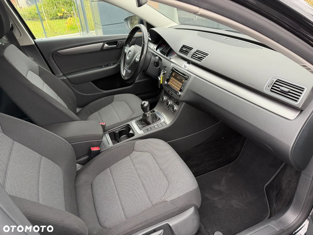 Volkswagen Passat 2.0 TDI Highline - 16