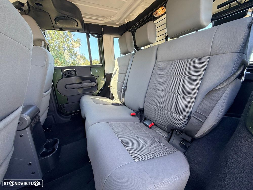 Jeep Wrangler Unlimited 2.8 CRD ATX Sahara - 13