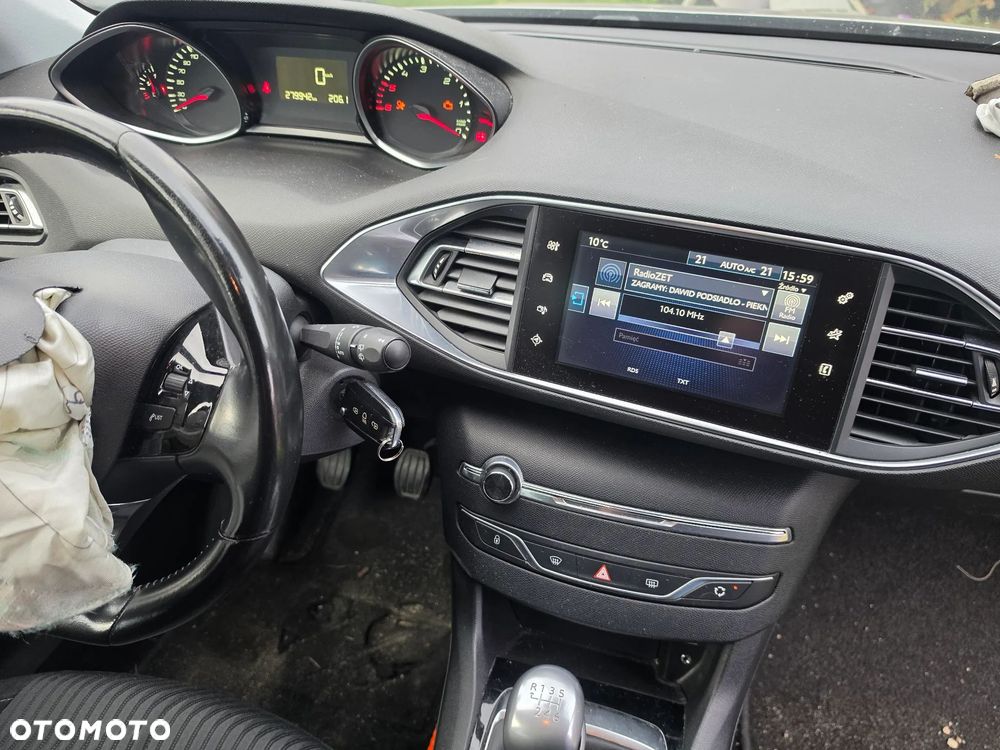 Peugeot 308 1.6 BlueHDi Allure S&S - 17