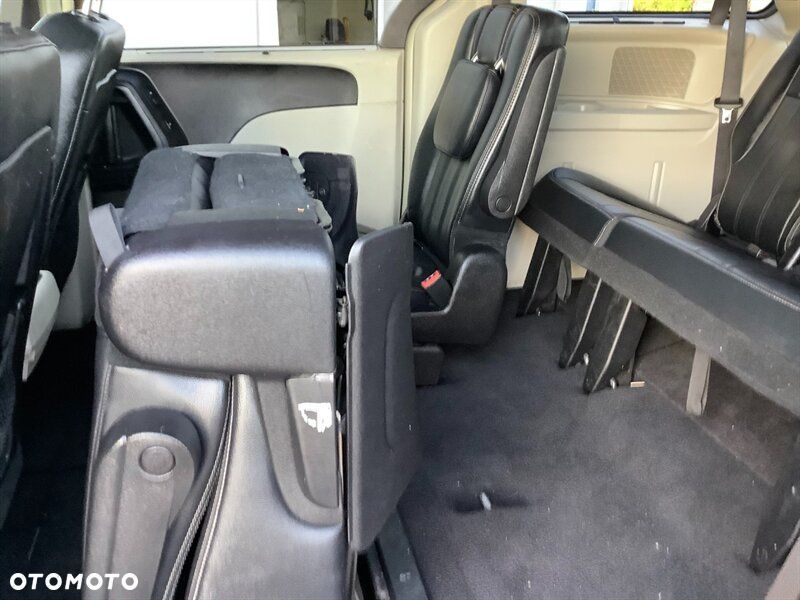 Chrysler Town & Country 3.6 Limited - 21