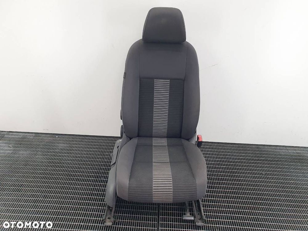FOTEL PRAWY PRZÓD PASAŻERA GRZANY VW GOLF V 5D EUROPA - 1