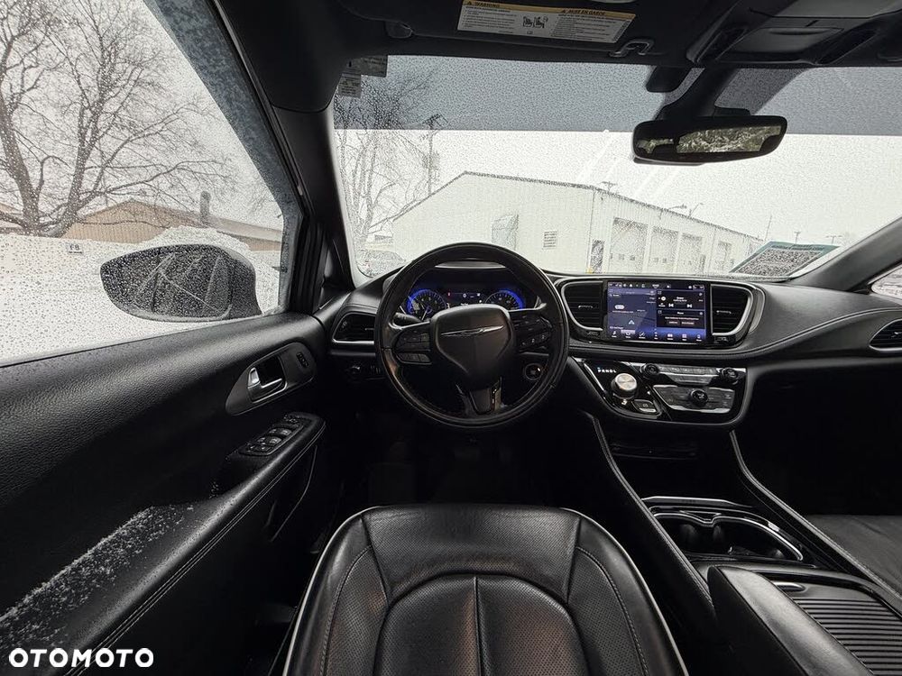 Chrysler Pacifica - 8