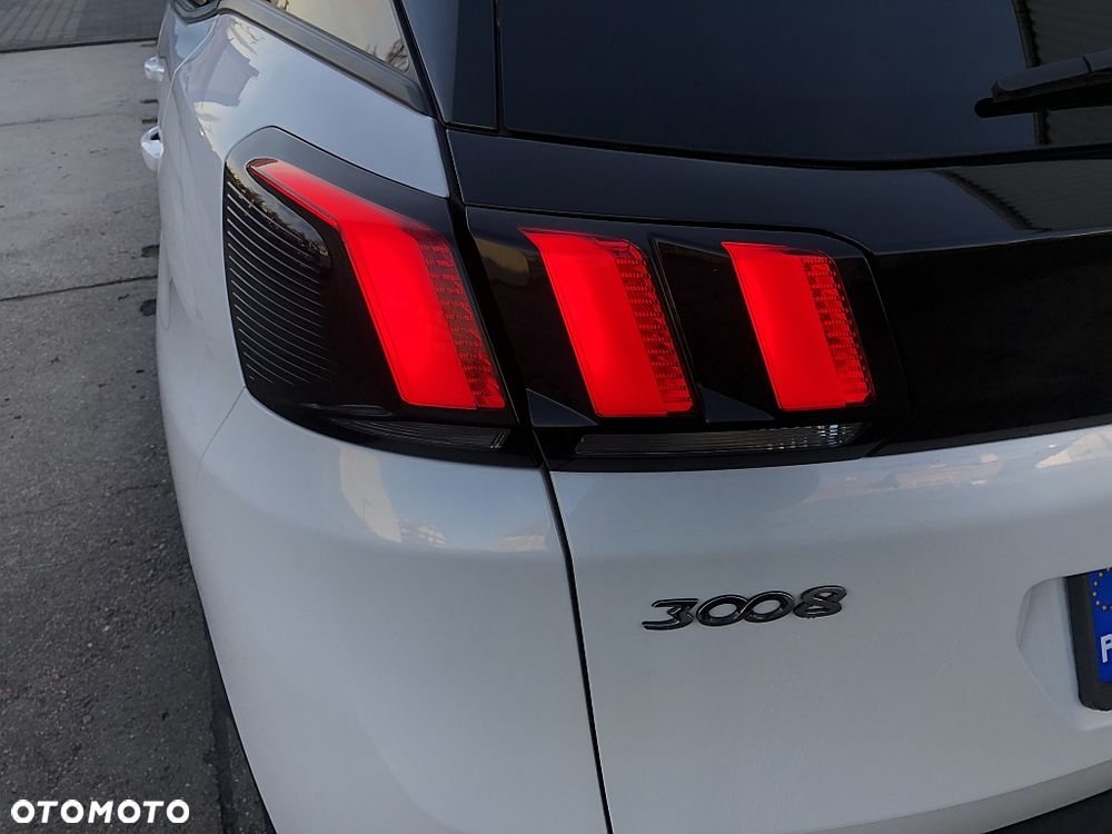 Peugeot 3008 1.2 PureTech Allure S&S - 32