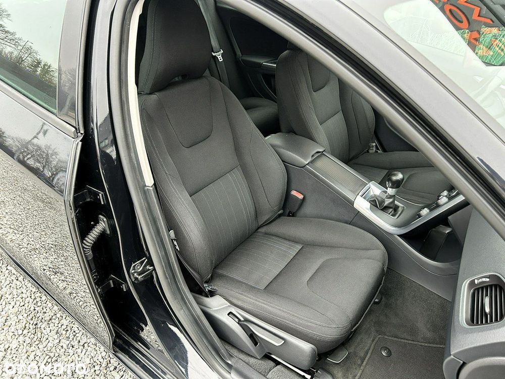 Volvo V60 D2 Momentum - 30