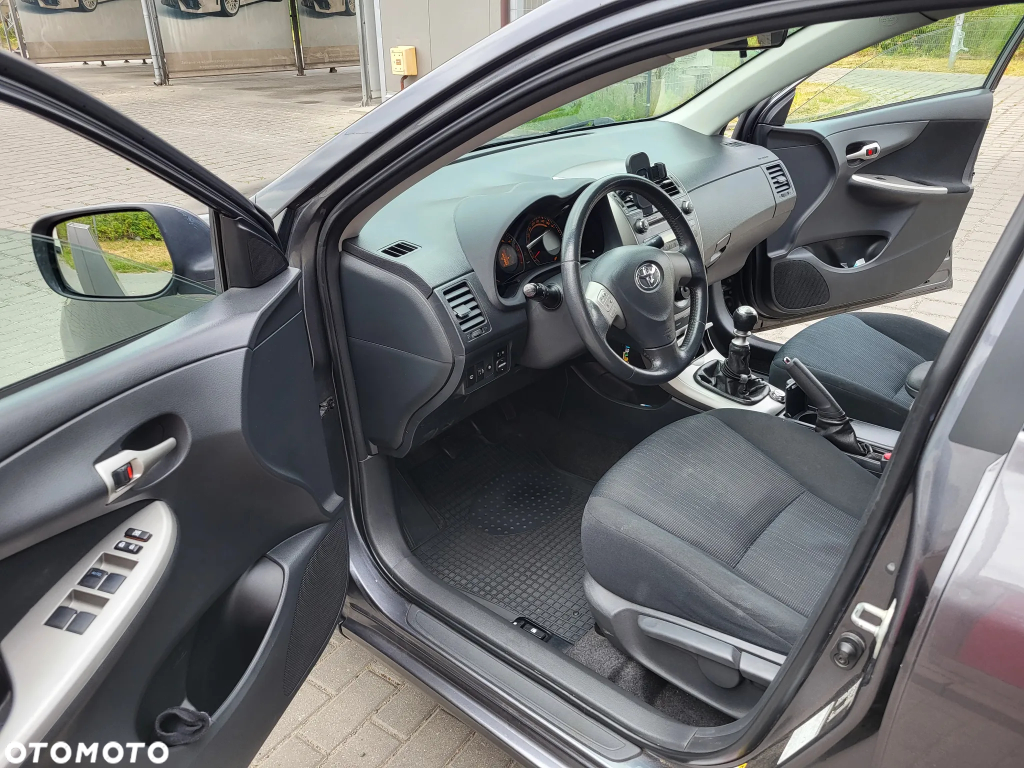 Toyota Corolla - 10