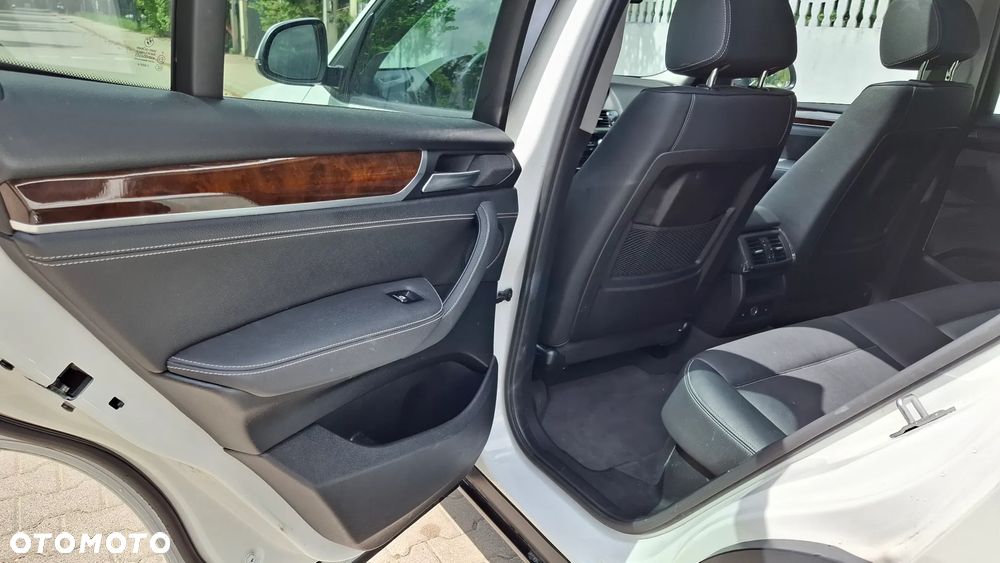 BMW X3 xDrive28i Sport-Aut xLine - 24