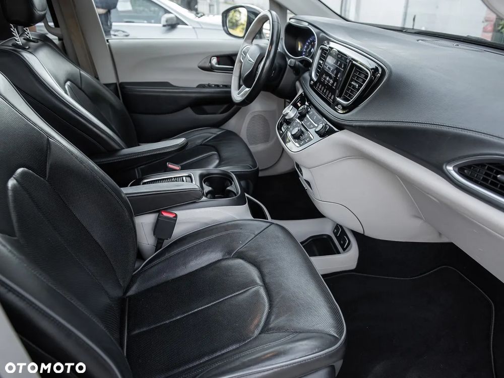Chrysler Pacifica - 38