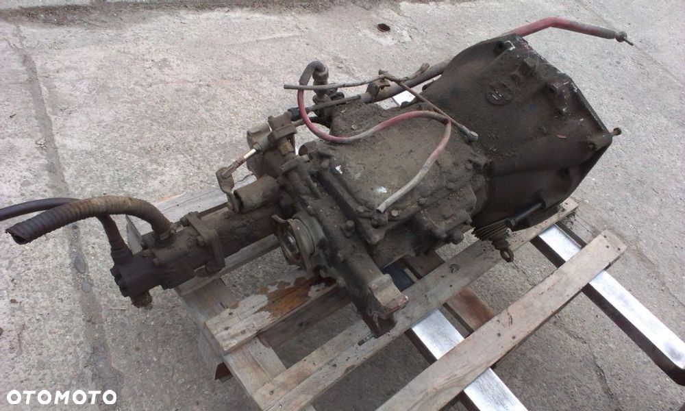 KABINA - Wyposażenia Wnętrza Kabiny - IVECO  MAGIRUS  Turbo ZETA - FOTELE  Kanapa  4-osobowa - Tapicerka  Boczki  Plastiki  Podsufitka -  WSZYSTKIE  CZĘŚCI  WSZYSTKIE  CZĘŚCI  79-12 , 80-13 , 59-12 , 79-10 , 59-10 , Volkswagen VW LT-80 , MAN  KABINA na części - Drzwi + Pas przedni + BOK + dach , Sciana tylna Grodziowa - 6