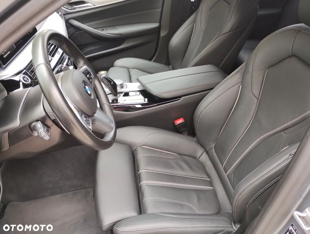 BMW Seria 5 520d Touring Luxury Line - 23