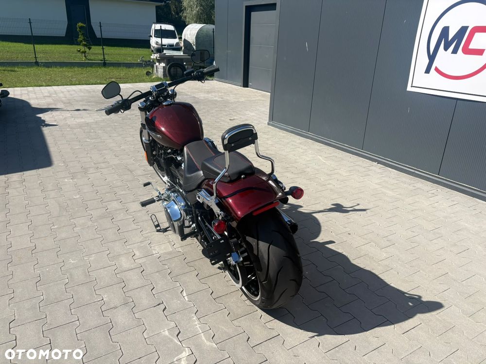 Harley-Davidson Softail Breakout - 8
