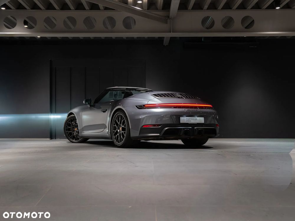 Porsche 911 Carrera GTS - 3
