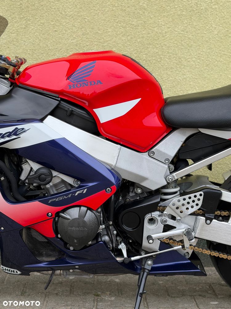 Honda CBR - 25