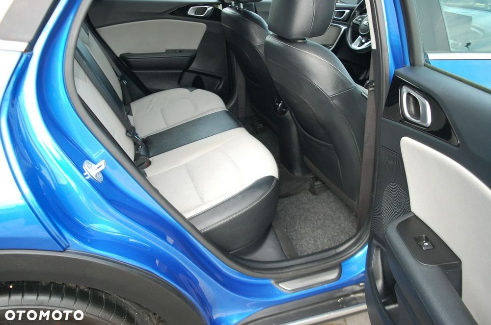 Kia XCeed - 25