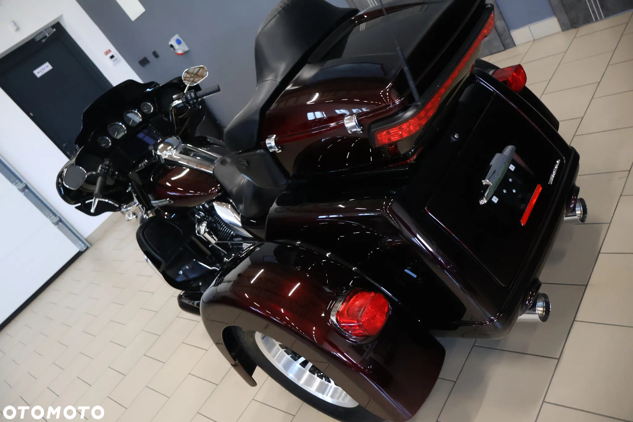 Harley-Davidson FLHS Electra Glide - 20