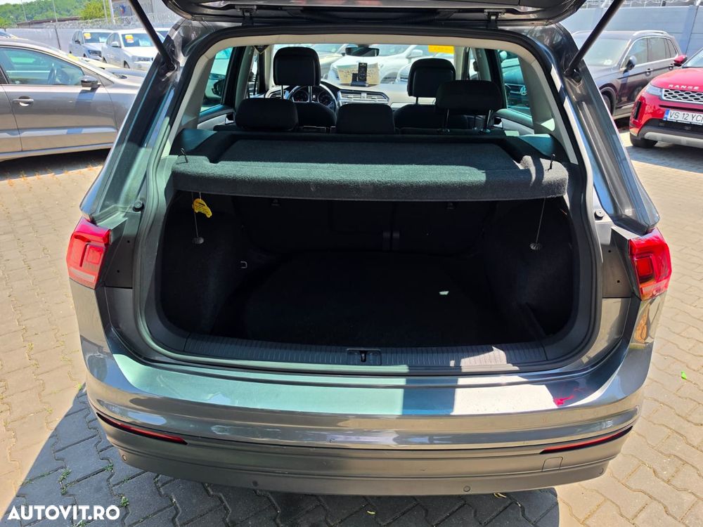 Volkswagen Tiguan - 11