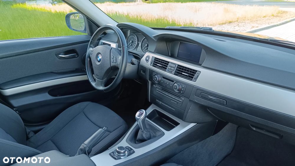 BMW Seria 3 330d DPF Edition Sport - 13