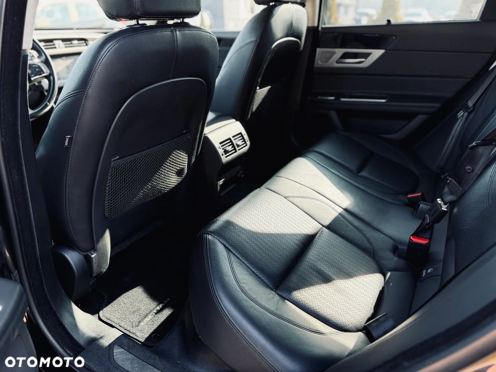 Jaguar XF 2.0 i4D Prestige - 16