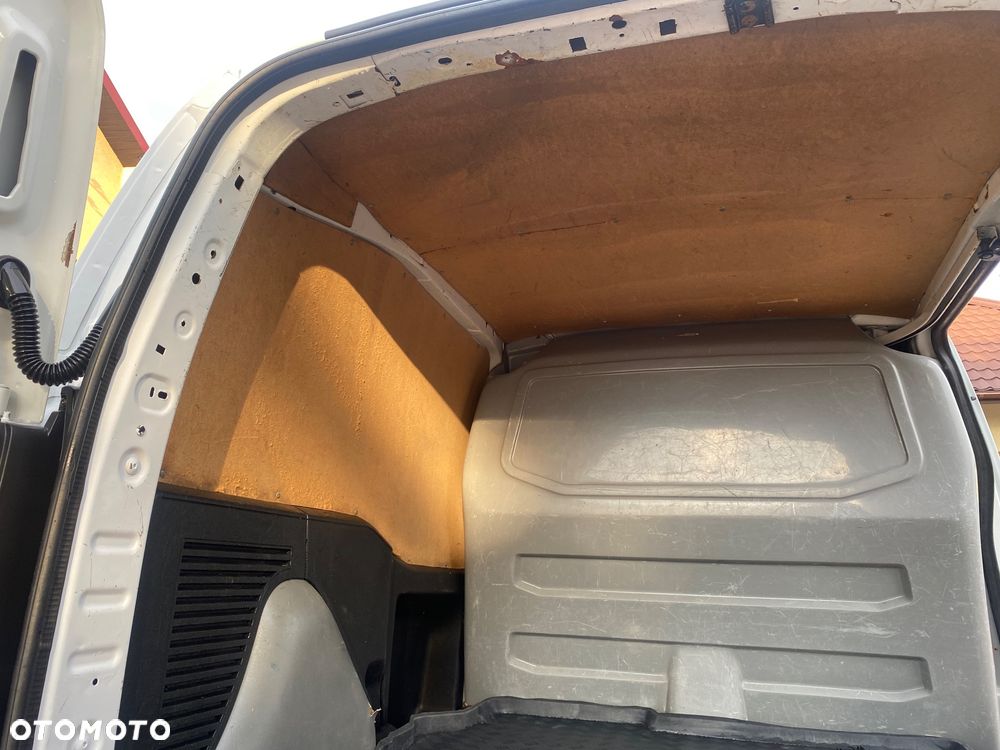 Peugeot PARTNER 1.6HDI 3-osobowy zakupiony w slonie w Rzeszowie - 19