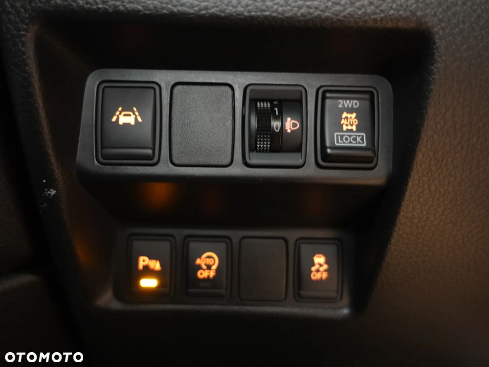 Nissan Qashqai 1.6 DCi ALL-MODE 4x4i N-Connecta - 37