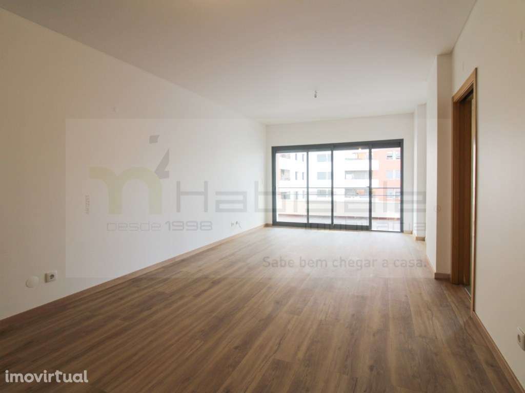 T2 com garagem e varanda com churrasqueira, nas Colinas do Cruzeiro - Grande imagem: 3/23