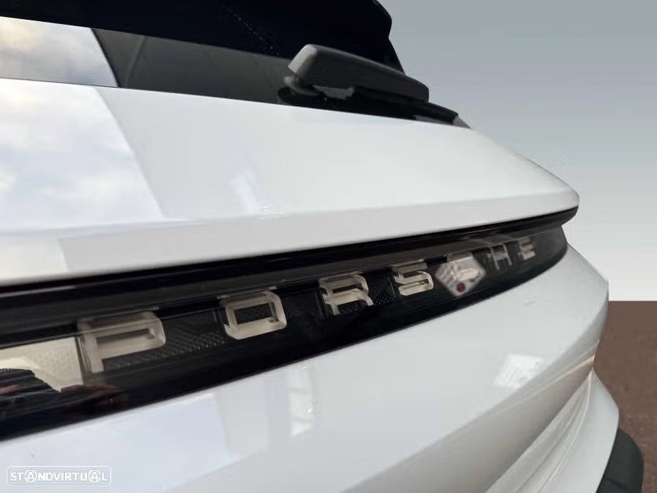 Porsche Taycan Cross Turismo 4 - 11