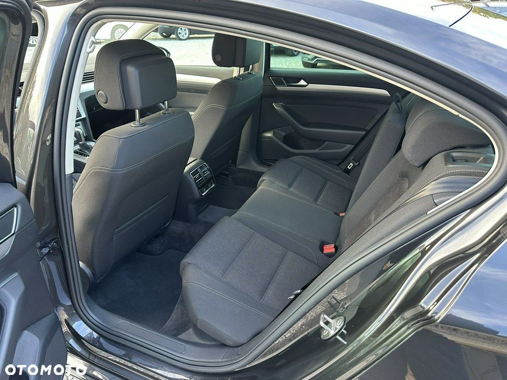 Volkswagen Passat - 17