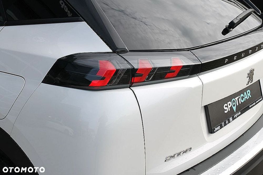 Peugeot 2008 1.2 PureTech Allure S&S EAT8 - 31