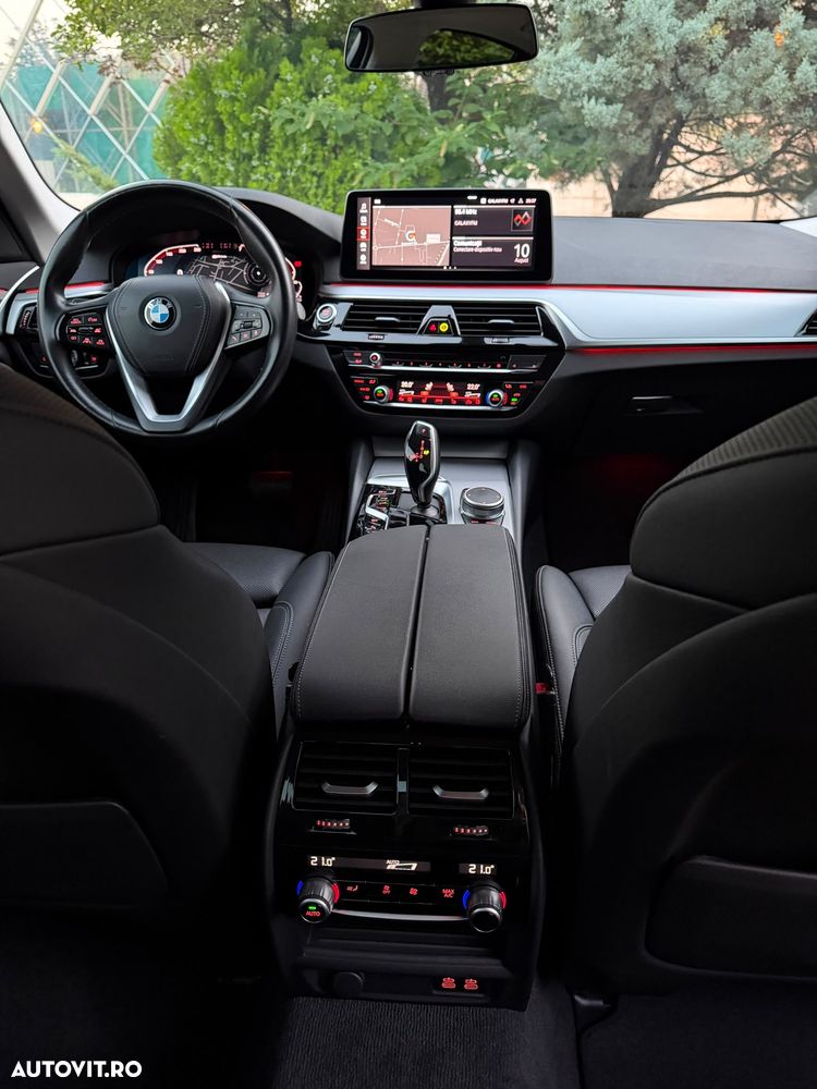 BMW Seria 5 530e Aut. Luxury Line - 9