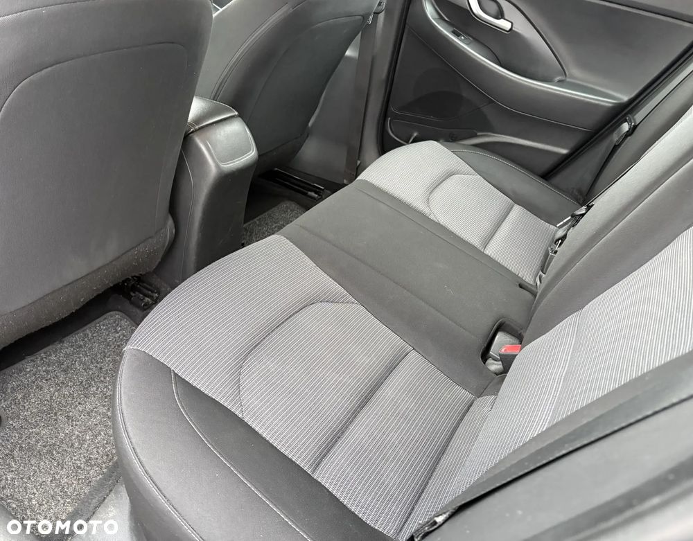 Hyundai i30 1.6 D Classic + - 17