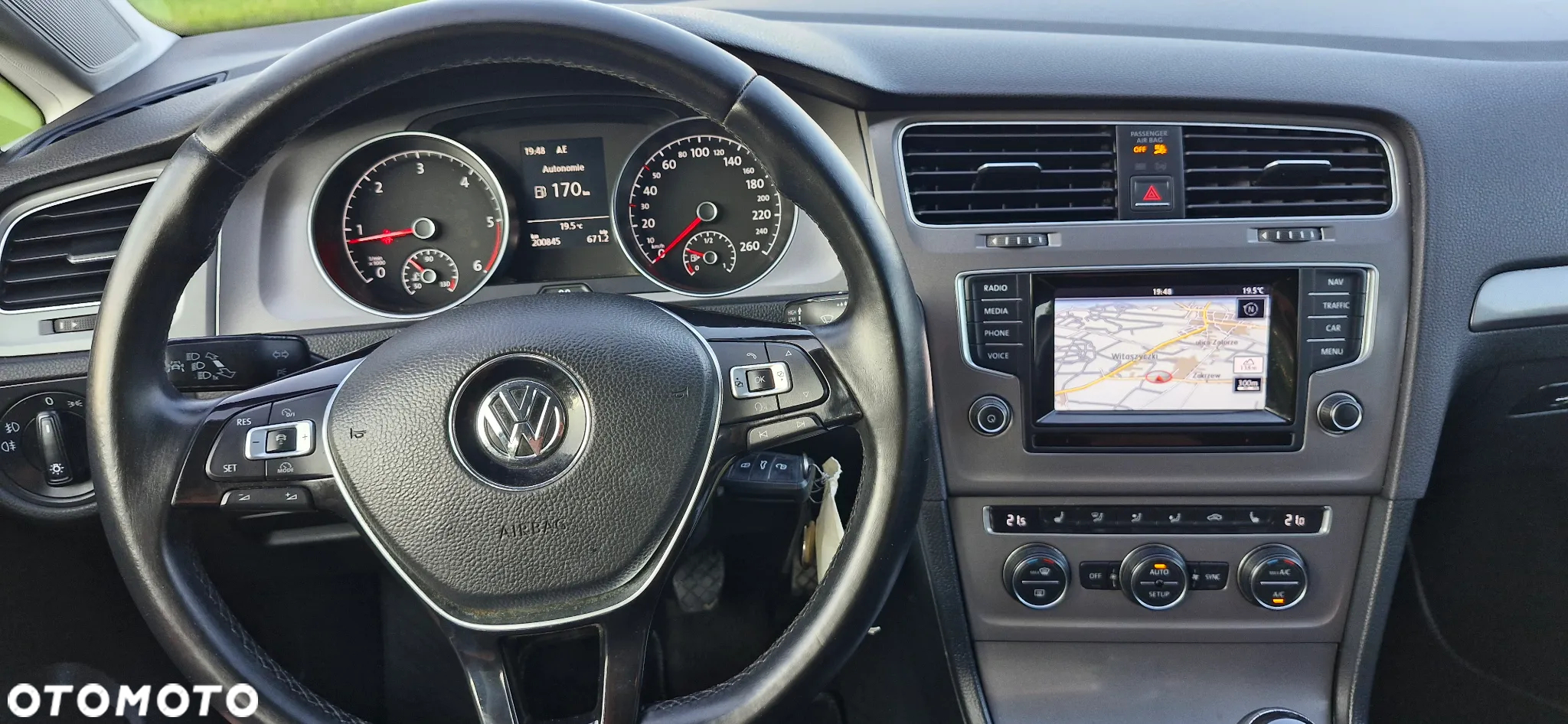 Volkswagen Golf 1.6 TDI BlueMotion Technology Comfortline - 21
