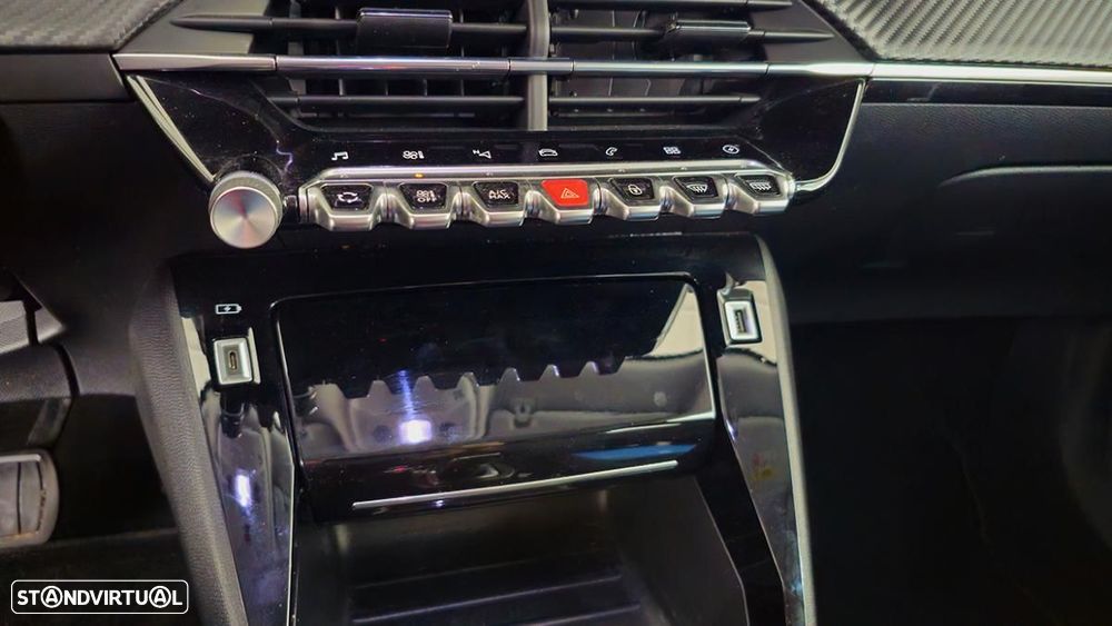 Peugeot e-2008 Allure - 24