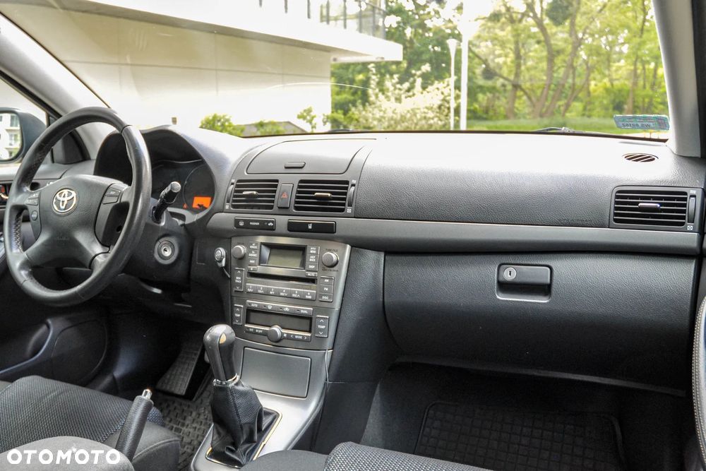 Toyota Avensis - 10