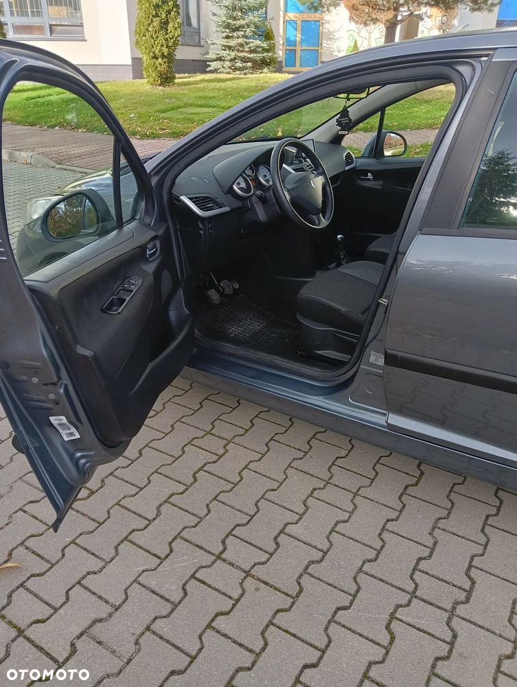 Peugeot 207 1.4 16V Trendy - 11